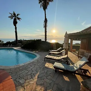 pool-villa-with-stunning-view.in-sardinia.net/